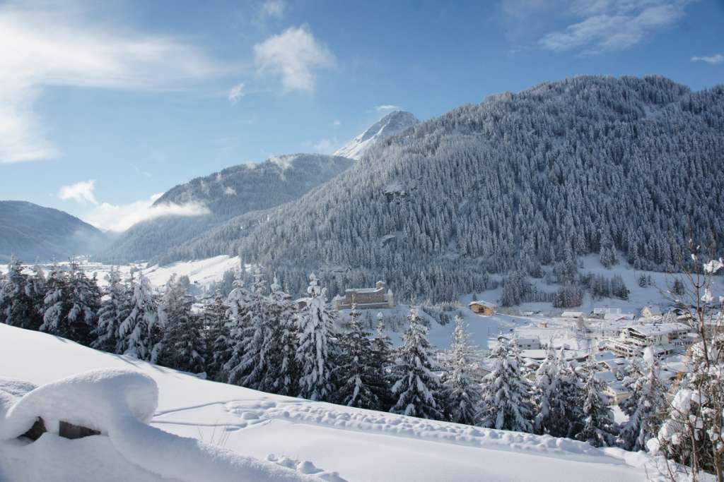  TVB Tiroler Oberland Nauders Manuel Baldauf Winterlandschaft Schloss 2012 1